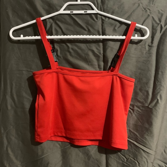 Cropped Graphic Buckle Tank Top - Picture 2 of 2